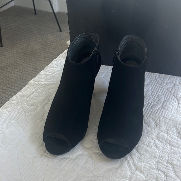 Eric Michael suede heels black. Size 7. - Picture 1 of 5